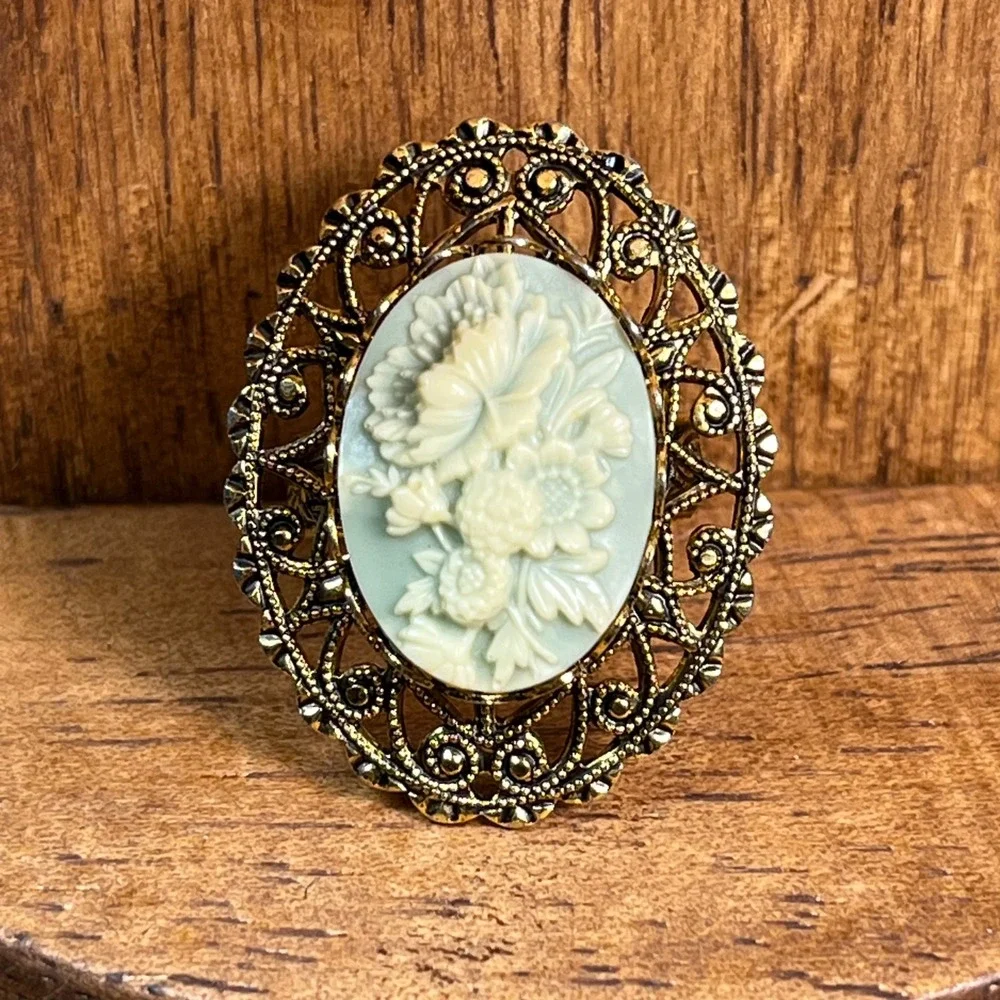 Vtg Gold Tone Sage Green Floral Cameo Filigree Adjustable Statement Ring Size 6